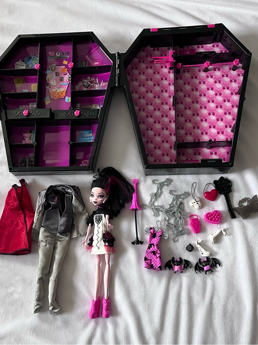 Monster High Draculaura Draculocker Wardrobe Case With Doll and Accessories